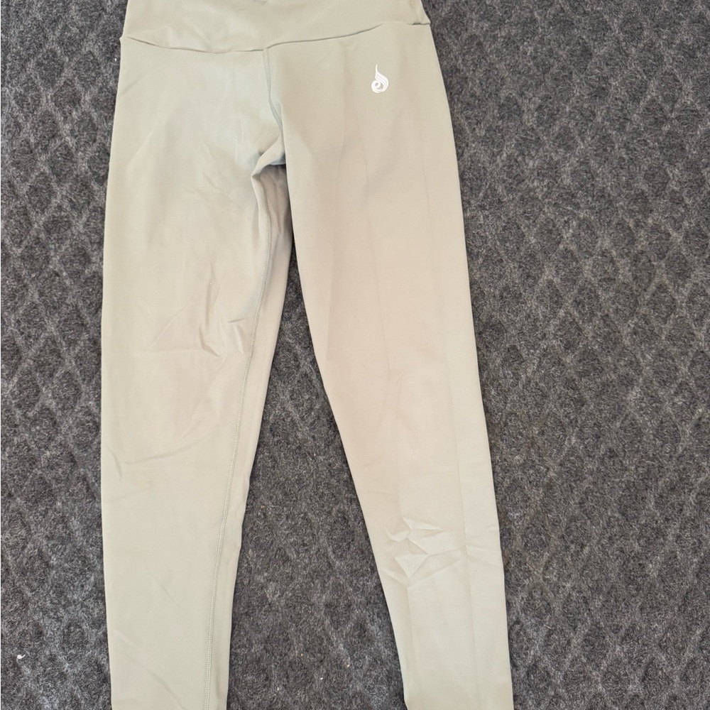 Ryderwear Khaki Staples Scrunch Bum Leggings